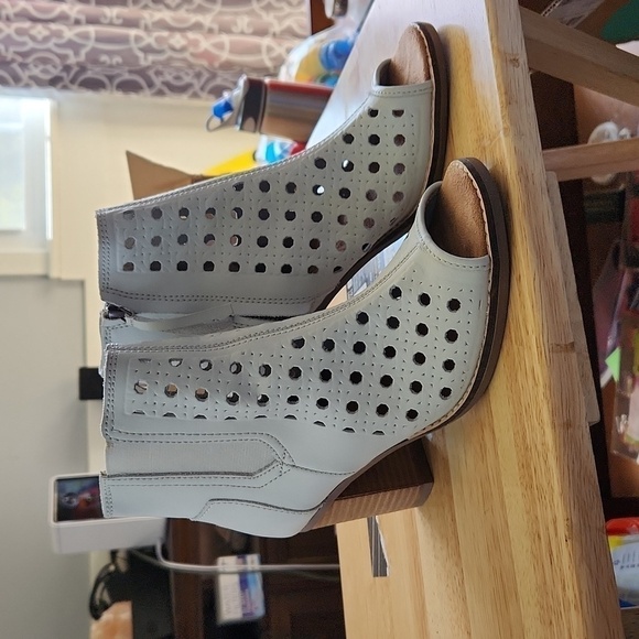 Toms Perf Ankle Booties Peep Toe Heel Women's Size 6.5 - Picture 1 of 8